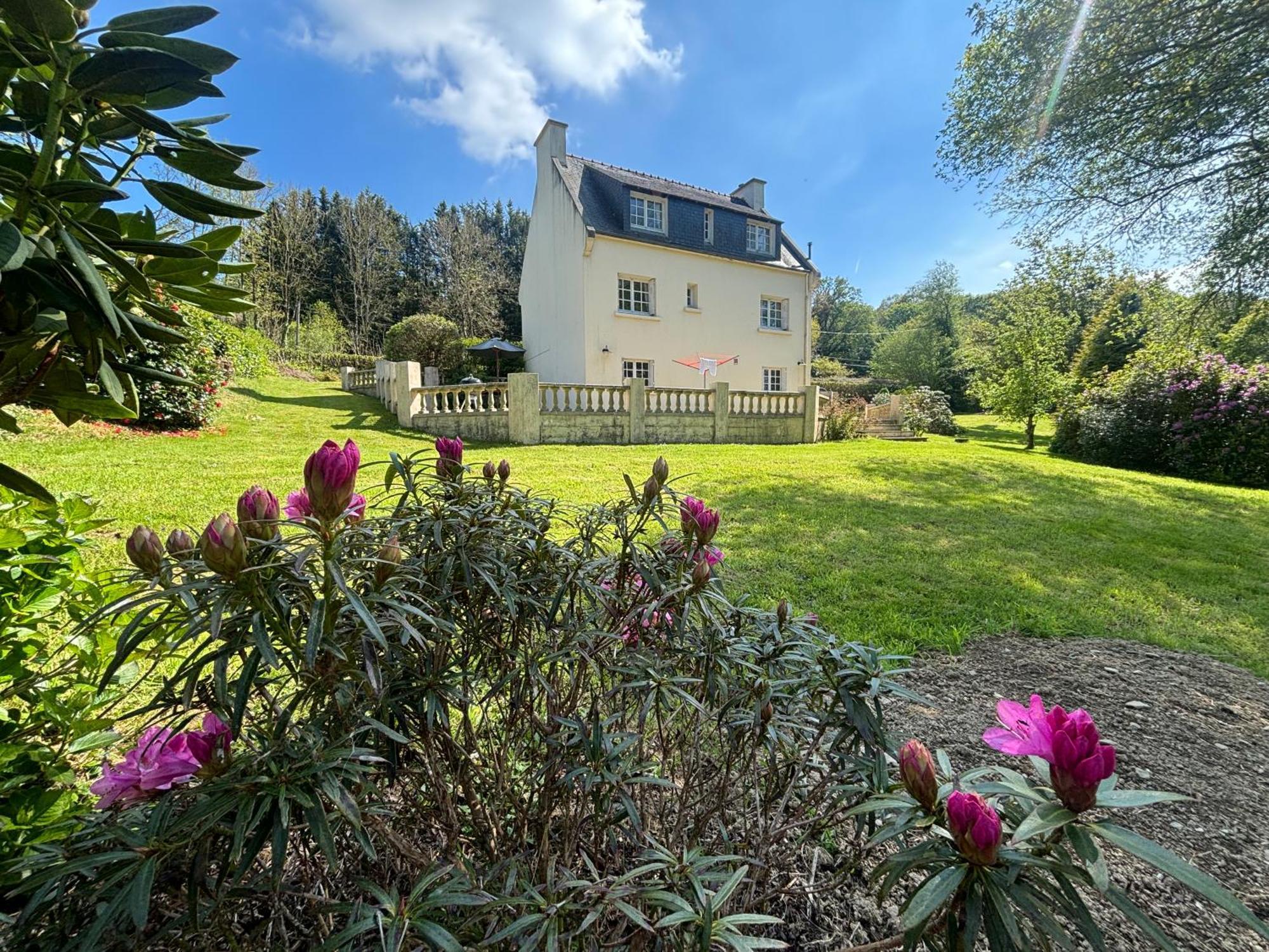 Fontaine Blanche River View, Large Patio & Garden In Central Brittany With Starlink Wifi Treffrin Exterior photo
